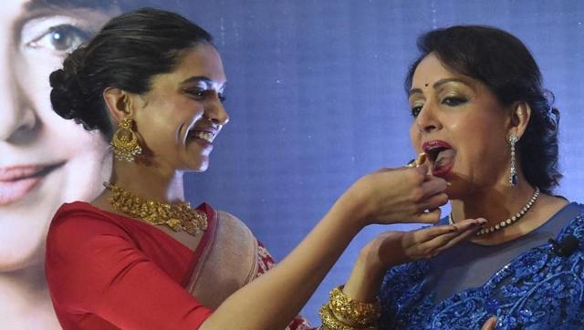 Deepika Padukone helps Hema Malini with a cake during the launch of latter’s biography Beyond the Dream Girl in Mumbai. (PTI) Deepika Padukone helps Hema Malini with a cake during the launch of latter’s biography Beyond the Dream Girl in Mumbai. (PTI)