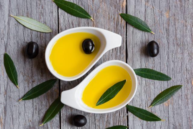 If your nails are dry, you can apply olive oil to lubricate them. (Shutterstock) If your nails are dry, you can apply olive oil to lubricate them. (Shutterstock)