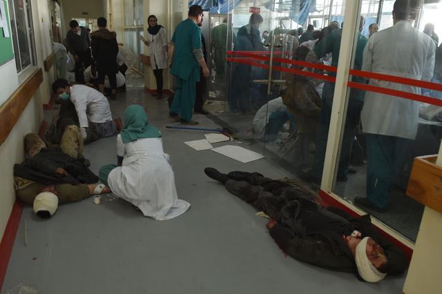Afghan medical staff treat the wounded at Jamhuriat Hospital in Kabul on Saturday. (AFP) Afghan medical staff treat the wounded at Jamhuriat Hospital in Kabul on Saturday. (AFP)