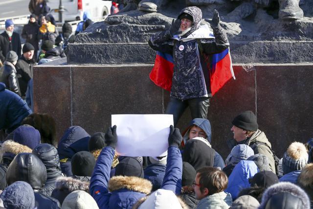 A demonstrator with a Russian national flag wrapped in his shoulders shouts slogans during a rally in Vladivostok, Russia, Sunday, Jan. 28, 2018. (AP) A demonstrator with a Russian national flag wrapped in his shoulders shouts slogans during a rally in Vladivostok, Russia, Sunday, Jan. 28, 2018. (AP)