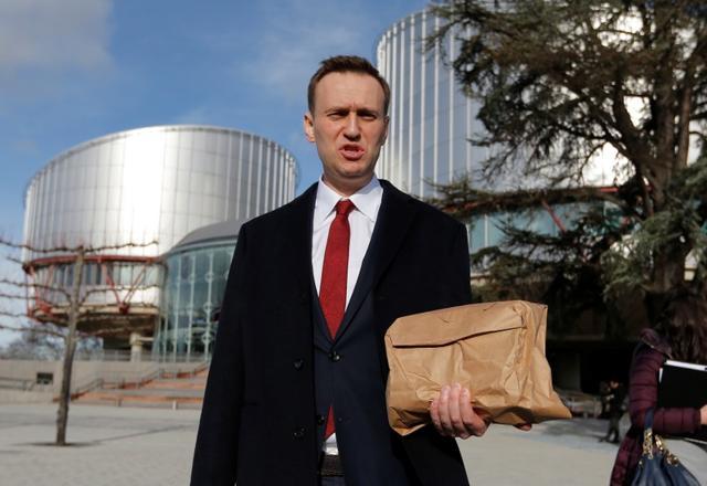 Russian opposition leader Alexei Navalny leaves the European court of Human Rights after a hearing regarding his case against Russia at the court in Strasbourg, France, January 24, 2018. (REUTERS) Russian opposition leader Alexei Navalny leaves the European court of Human Rights after a hearing regarding his case against Russia at the court in Strasbourg, France, January 24, 2018. (REUTERS)