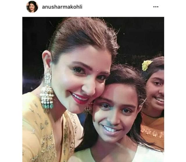 Anushka added finishing touches to the ensemble by way of crimson lips, dewy make-up and mascara, with her hair tied up in a neat bun. She also wore a tiny gold bindi. (Instagram/ anusharmakohli) Anushka added finishing touches to the ensemble by way of crimson lips, dewy make-up and mascara, with her hair tied up in a neat bun. She also wore a tiny gold bindi. (Instagram/ anusharmakohli)