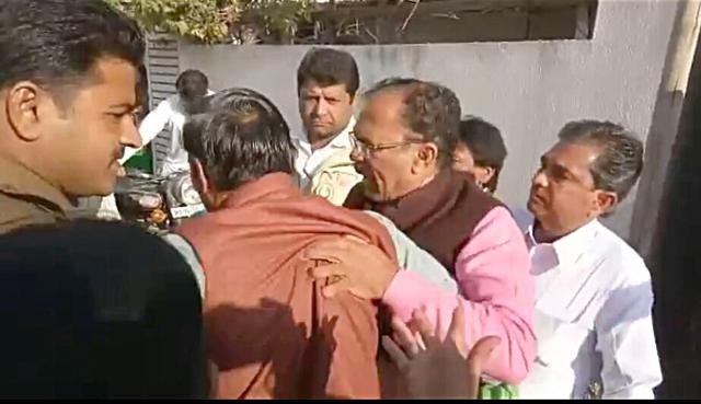 Education minister Vasudev Devnani had a heated argument with Congress supporters in Ajmer on Monday. (HT Photo) Education minister Vasudev Devnani had a heated argument with Congress supporters in Ajmer on Monday. (HT Photo)
