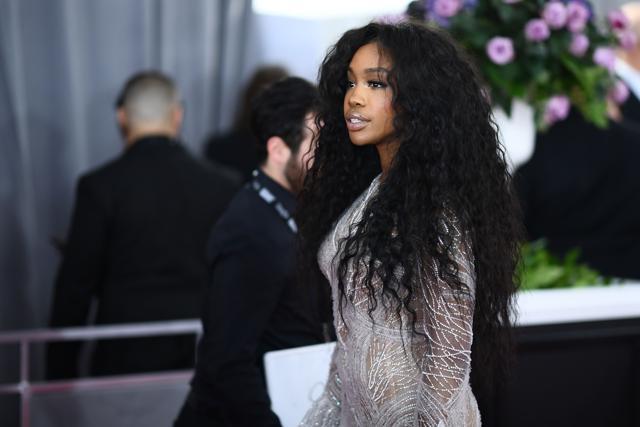SZA was accompanied by her grandmother and donned embellished white, her hair loose and natural. (AFP) SZA was accompanied by her grandmother and donned embellished white, her hair loose and natural. (AFP)
