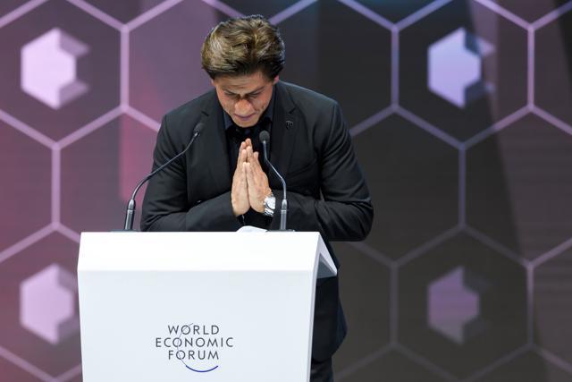 Indian Bollywood actor Shah Rukh Khan thanks the assembly after receiving a Crystal Award during a ceremony ahead of the World Economic Forum (WEF) 2018 annual meeting, on January 22, 2018 in Davos, eastern Switzerland. (AFP) Indian Bollywood actor Shah Rukh Khan thanks the assembly after receiving a Crystal Award during a ceremony ahead of the World Economic Forum (WEF) 2018 annual meeting, on January 22, 2018 in Davos, eastern Switzerland. (AFP)