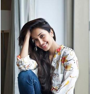 In June 2013, Bollywood actor Jiah Khan was found hanging in her apartment in Juhu, Mumbai.