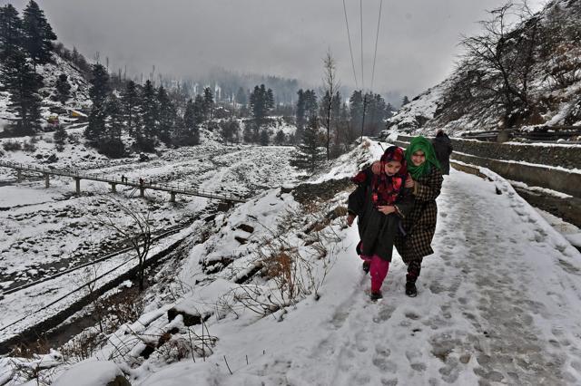 Cold conditions return to parts of north India, Kargil shivers at -13 ...