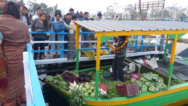 The vegetable sellers are making brisk business because for buyers, the experience is unique. (Tanmay Chatterjee / HT Photo)