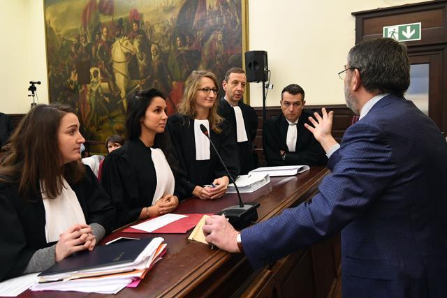 President of the first French speaking instance court of Brussels Luc Hennart (R) gestures as he speaks with layers representing the civilian party during the opening of the trial of prime suspect in the November 2015 Paris attacks Salah Abdeslam, in courtroom at the "Palais de Justice" courthouse in Brussels, on February 5, 2018. (AFP Photo) President of the first French speaking instance court of Brussels Luc Hennart (R) gestures as he speaks with layers representing the civilian party during the opening of the trial of prime suspect in the November 2015 Paris attacks Salah Abdeslam, in courtroom at the "Palais de Justice" courthouse in Brussels, on February 5, 2018. (AFP Photo)