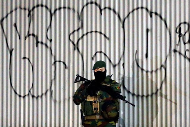 A Belgian soldier stands guard in front of Brussels Palace of Justice, ahead of the trial of Salah Abdeslam, one of the suspects in the 2015 Islamic State attacks in Paris, Belgium, February 5, 2018. (Reuters Photo) A Belgian soldier stands guard in front of Brussels Palace of Justice, ahead of the trial of Salah Abdeslam, one of the suspects in the 2015 Islamic State attacks in Paris, Belgium, February 5, 2018. (Reuters Photo)