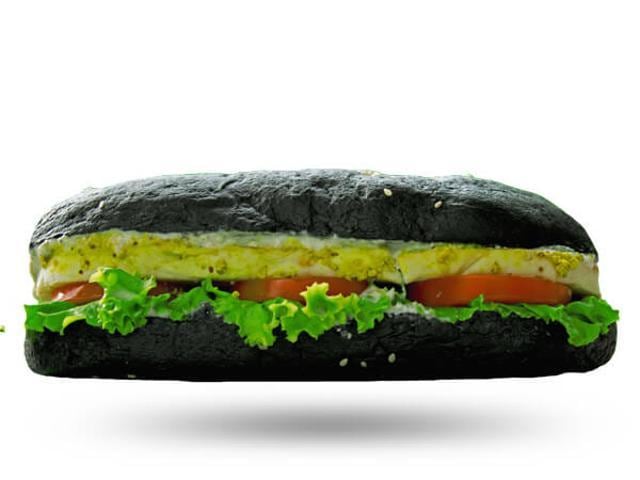 Activated charcoal sandwich. (Healthie.in) Activated charcoal sandwich. (Healthie.in)