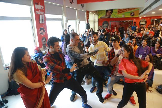 Akshay danced on the title track of Pad Man, much to the delight of everyone. (Amal KS/ HT)