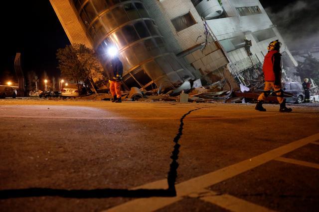 Rescue personnel outside a collapsed building after an earthquake hit Hualien, Taiwan February 7, 2018. (Reuters) Rescue personnel outside a collapsed building after an earthquake hit Hualien, Taiwan February 7, 2018. (Reuters)