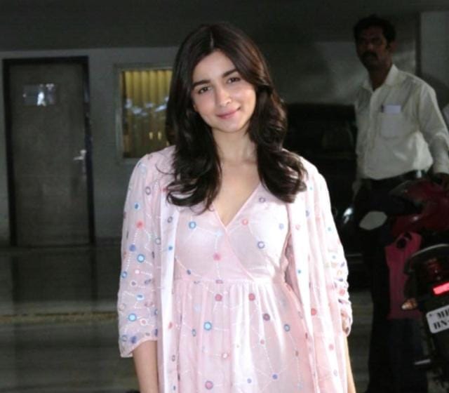 Alia stuck to simple and basic hair and make-up. (IANS)