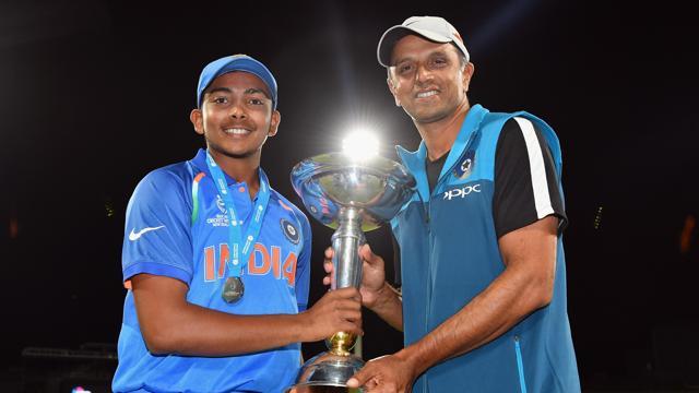 Indian under-19 cricket team skipper Prithvi Shaw with coach Rahul Dravid (right) after winning the ICC U-19 World Cup. (ICC-Getty Images)