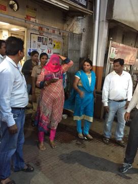 The police arrested Ruksana (face covered) who they believe is the mastermind of the mobile theft racket. (HT Photo) The police arrested Ruksana (face covered) who they believe is the mastermind of the mobile theft racket. (HT Photo)