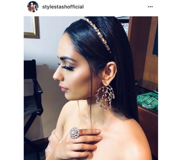 Manushi wore a dazzling pair of earrings and a matching ring. (Instagram/ stylestashofficial) Manushi wore a dazzling pair of earrings and a matching ring. (Instagram/ stylestashofficial)