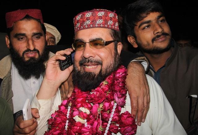 Pakistani cleric Mufti Abdul Qavi after his release from the central jail in Multan on November 14, 2017. Mufti Abdul Qavi, who was arrested over his alleged role in the murder of Qandeel Baloch, which reignited calls for action against 'honour killings', was granted bail by a Pakistani court. (AFP) Pakistani cleric Mufti Abdul Qavi after his release from the central jail in Multan on November 14, 2017. Mufti Abdul Qavi, who was arrested over his alleged role in the murder of Qandeel Baloch, which reignited calls for action against 'honour killings', was granted bail by a Pakistani court. (AFP)