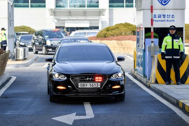 A convoy of cars carrying North Korea's high-level delegation transfers from Incheon airport, west of Seoul, on February 9, 2018, to a train station following their arrival at the airport where they will head to the Pyeongchang 2018 Winter Olympic Games. (AFP Photo) A convoy of cars carrying North Korea's high-level delegation transfers from Incheon airport, west of Seoul, on February 9, 2018, to a train station following their arrival at the airport where they will head to the Pyeongchang 2018 Winter Olympic Games. (AFP Photo)