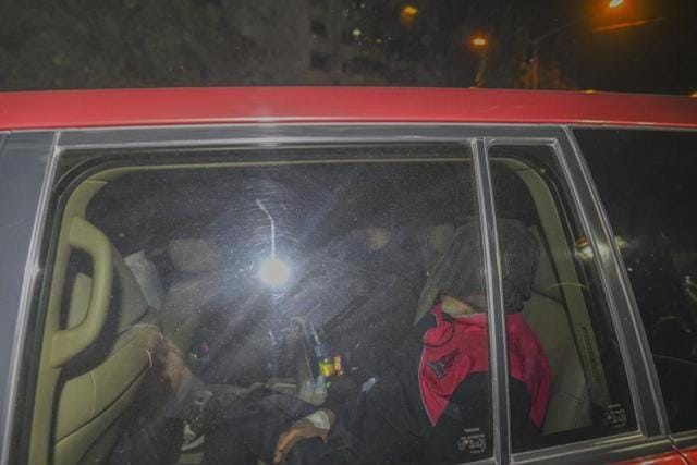 Amitabh Bachchan comes out of Lilavati Hospital in Mumbai on Friday. (Satyabrata Tripathy/HT Photo) Amitabh Bachchan comes out of Lilavati Hospital in Mumbai on Friday. (Satyabrata Tripathy/HT Photo)