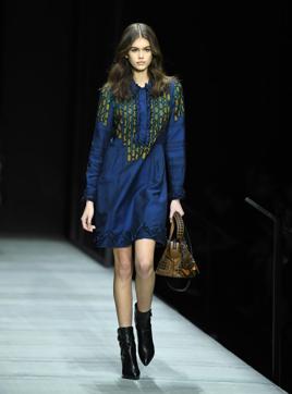 A model walks the runway during the Bottega Veneta Fall/Winter 2018 fashion show. (AFP) A model walks the runway during the Bottega Veneta Fall/Winter 2018 fashion show. (AFP)