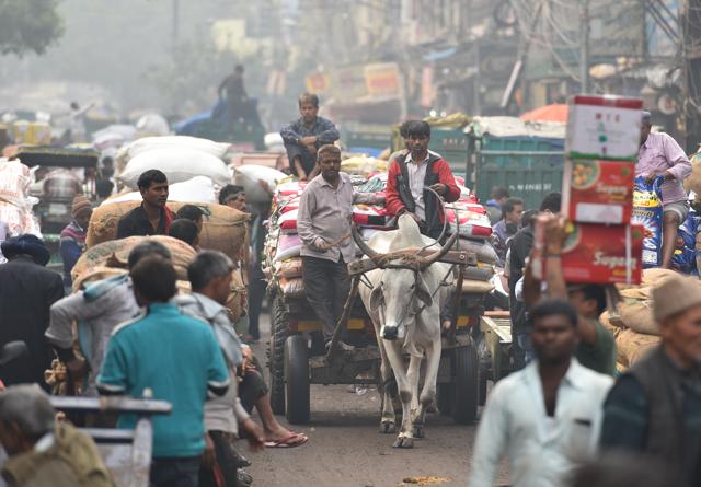 Traffic chaos at Fatehpuri in Shahjahanabad. (Sanchit Khanna/HT PHOTO) Traffic chaos at Fatehpuri in Shahjahanabad. (Sanchit Khanna/HT PHOTO)