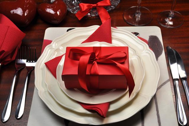 Romantic candlelight dinner is an ideal set up. Go for beautiful dinnerware in monotone shades and use red accents. (iStock) Romantic candlelight dinner is an ideal set up. Go for beautiful dinnerware in monotone shades and use red accents. (iStock)