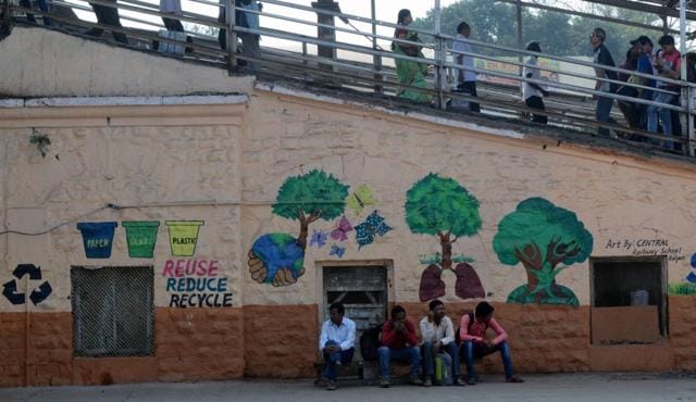 Students from the Central Railway’s secondary school and junior college have drawn on the pillars and walls. (Rishikesh Choudhary/ HT Photo) Students from the Central Railway’s secondary school and junior college have drawn on the pillars and walls. (Rishikesh Choudhary/ HT Photo)