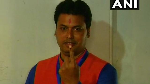 Tripura BJP president Biplab Kumar Deb casts his vote on Sunday. (ANI Twitter) Tripura BJP president Biplab Kumar Deb casts his vote on Sunday. (ANI Twitter)