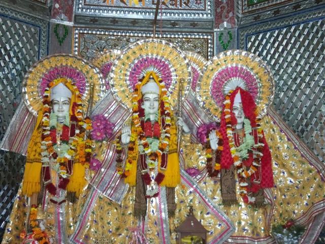 Six masked men spent nearly an hour inside the temple before escaping with gold and silver (Sant Arora/HT) Six masked men spent nearly an hour inside the temple before escaping with gold and silver (Sant Arora/HT)