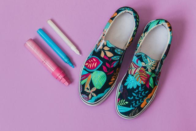 Formal attire is usually seen as plain and dull, but you can brighten it up by adding a pair of canvas shoes with an attractive doodle print. (Shutterstock) Formal attire is usually seen as plain and dull, but you can brighten it up by adding a pair of canvas shoes with an attractive doodle print. (Shutterstock)