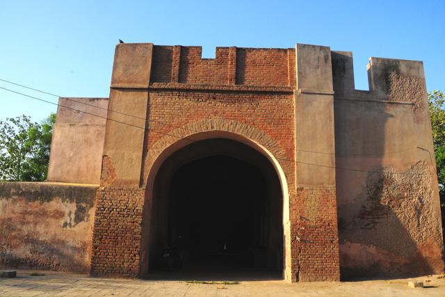 The building that houses a police cell where Jawaharlal Nehru was kept in 1923 in Jaitu in Punjab’s Faridkot district, in a state of neglect. (HT Photo)