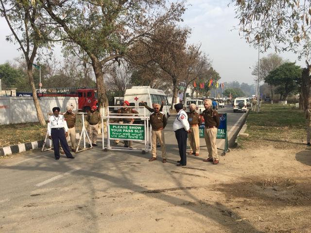 The whole city turned into a police cantonment on Tuesday with Punjab special security group (SSG) personnel and commandos adding to the local police strength. (HT Photo) The whole city turned into a police cantonment on Tuesday with Punjab special security group (SSG) personnel and commandos adding to the local police strength. (HT Photo)