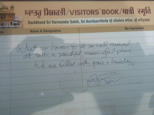 Trudeau pens down his feelings on visiting the temple complex in the visitor’s diary. (HT Photo) Trudeau pens down his feelings on visiting the temple complex in the visitor’s diary. (HT Photo)