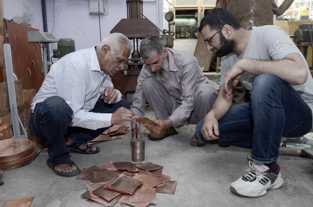 (From left) Bhalchandra Kadu showing the cutting process of a copper plate to Aslam Bhatt and Imtiaz Kak on Tuesday. (RAVINDRA JOSHI/HT PHOTO) (From left) Bhalchandra Kadu showing the cutting process of a copper plate to Aslam Bhatt and Imtiaz Kak on Tuesday. (RAVINDRA JOSHI/HT PHOTO)
