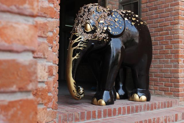 Airavat, the elephant sculpture by designer Tarun Tahiliani, at a preview show in Jaipur last year. (Tarun Tahiliani) Airavat, the elephant sculpture by designer Tarun Tahiliani, at a preview show in Jaipur last year. (Tarun Tahiliani)