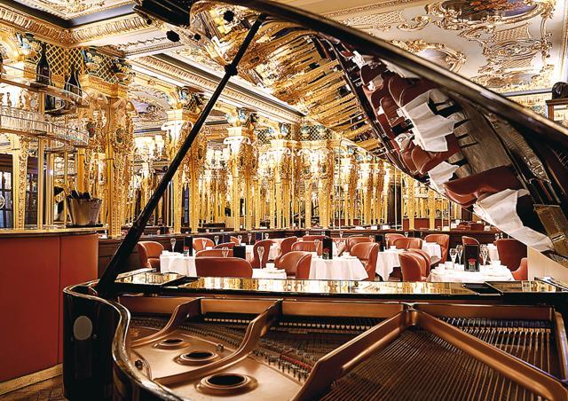 The Oscar Wilde Lounge in London’s Hotel Café Royal might not be known to many, but is surely a must-visit for the author’s fans