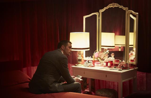 Alexander Skarsgård plays Leo Beiler, a mute man with a violent past. (Netflix) Alexander Skarsgård plays Leo Beiler, a mute man with a violent past. (Netflix)