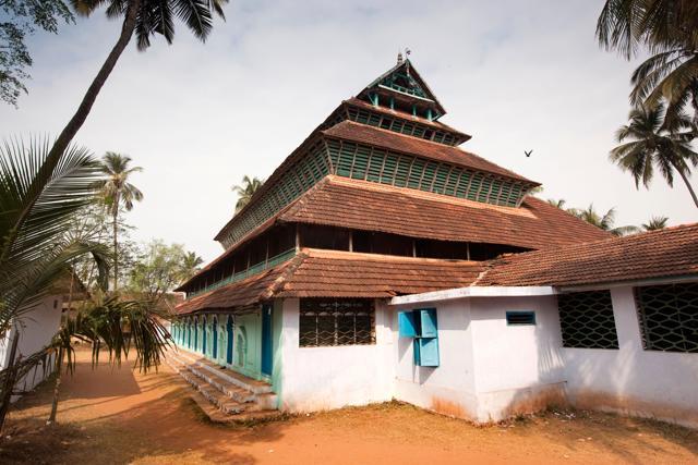 The Mishkal mosque in Calicut (now Kozhikode), founded by a Yemeni merchant. The Mappila architecture absorbed Kerala’s indigenous style, so that the oldest mosques don’t feature domes or minarets, bearing instead the gables and tiled roof that crown temples and even Christian churches from this era. (Alamy Stock Photo) The Mishkal mosque in Calicut (now Kozhikode), founded by a Yemeni merchant. The Mappila architecture absorbed Kerala’s indigenous style, so that the oldest mosques don’t feature domes or minarets, bearing instead the gables and tiled roof that crown temples and even Christian churches from this era. (Alamy Stock Photo)
