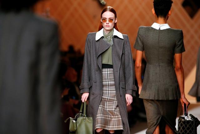 Models present creations from the Fendi Autumn/Winter 2018 collection. (REUTERS/Tony Gentile)