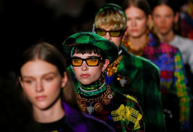 Models present creations from the Versace Autumn/Winter 2018 women’s collection. (REUTERS/Tony Gentile) Models present creations from the Versace Autumn/Winter 2018 women’s collection. (REUTERS/Tony Gentile)