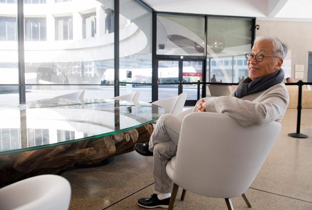 Japanese artist Hiroshi Sugimoto speaks about his redesign of the Smithsonian's Hirshhorn Museum lobby and cafe. (AFP) Japanese artist Hiroshi Sugimoto speaks about his redesign of the Smithsonian's Hirshhorn Museum lobby and cafe. (AFP)