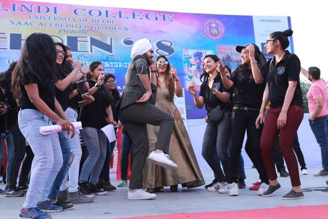 Actor Manjot Singh onstage at Lehren 2018.