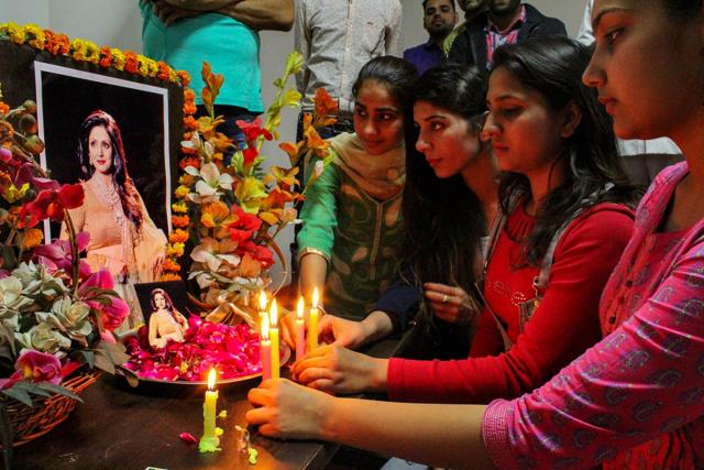 Gurugram: Theatre artists of AVR School of drama pay tribute to Sridevi in Gurugram on Monday. (PTI) Gurugram: Theatre artists of AVR School of drama pay tribute to Sridevi in Gurugram on Monday. (PTI)