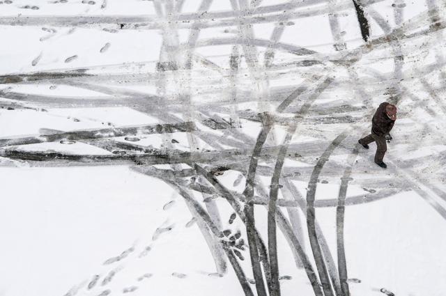 A man walks across a snow covered parking in Pristina following a heavy snowfall. (AFP Photo) A man walks across a snow covered parking in Pristina following a heavy snowfall. (AFP Photo)