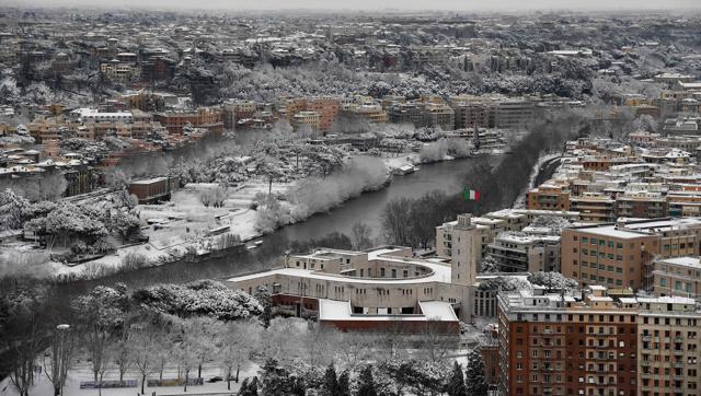 A picture taken on February 26, 2018 shows a panoramic view of Rome covered by snow. (AFP Photo) A picture taken on February 26, 2018 shows a panoramic view of Rome covered by snow. (AFP Photo)