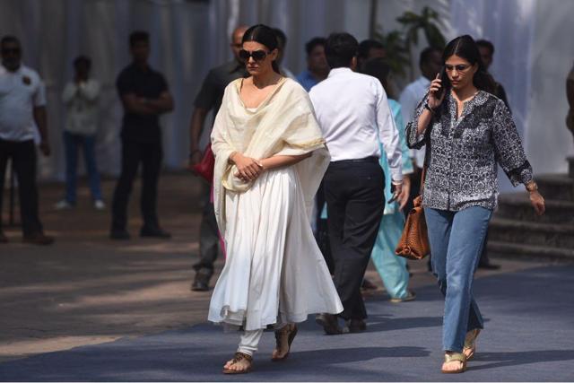 Sushmita Sen after meeting the family in Mumbai. (HT Photo) Sushmita Sen after meeting the family in Mumbai. (HT Photo)