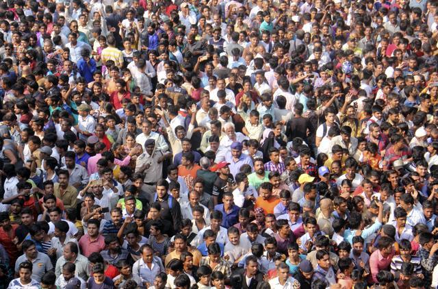 Mumbai, India - Feb. 28, 2018: Crowds gather behind the funeral procession of Indian Bollywood actor Sridevi. (Pramod Thakur/HT Photo) Mumbai, India - Feb. 28, 2018: Crowds gather behind the funeral procession of Indian Bollywood actor Sridevi. (Pramod Thakur/HT Photo)