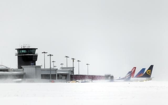 A general view of Leeds Bradford Airport during heavy snowfall in Yorkshire, England. (AP Photo) A general view of Leeds Bradford Airport during heavy snowfall in Yorkshire, England. (AP Photo)