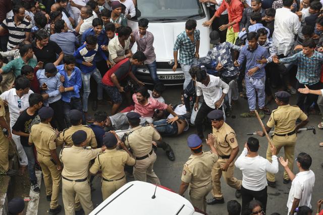 Police control the crowd during Sridevi Kapoor funeral procession at Vile Parle in Mumbai, India, on Wednesday. (Satish Bate/HT Photo) Police control the crowd during Sridevi Kapoor funeral procession at Vile Parle in Mumbai, India, on Wednesday. (Satish Bate/HT Photo)